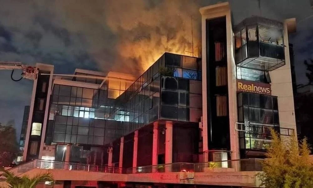 O πολιτικός κόσμος καταδικάζει τον εμπρησμό στα γραφεία της Real